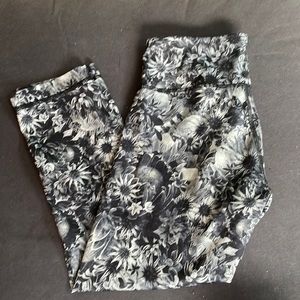 Lu Lu Lemon - 3/4 Quarter Length Leggings (size 4)